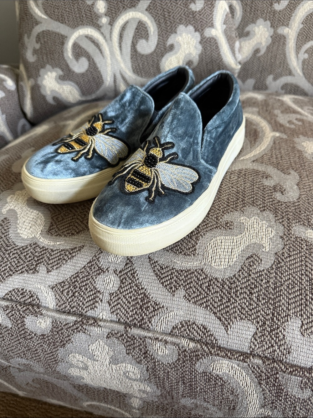 Steve Madden Blue Velvet Slip-On Platform Mules with Bee Patch